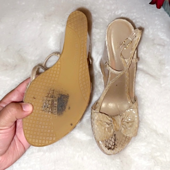 STUART WEITZMAN Snake Skin Bow Wedge Sandal - Picture 8 of 9